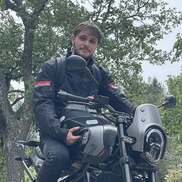 Portrait of Maxime R., co-founder of FreshPerf